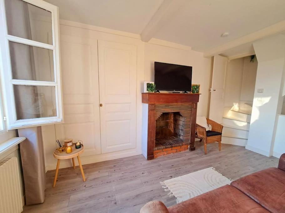 Charmant Duplex A Thiers, Vue Sur La Chaine Des Puys Εξωτερικό φωτογραφία